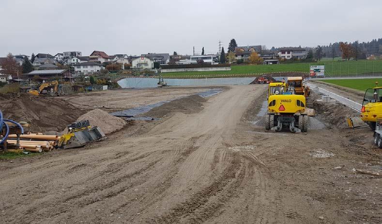 Seite 2 Das zweite, kleinere Rasenspielfeld im Eschfeld konnte für Spiele der Vorrunde 2018/19 noch benutzt werden. Die 1.