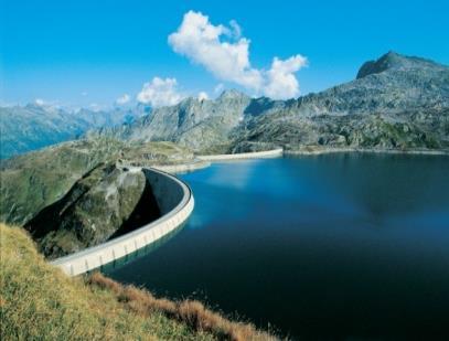 Bedeutung der Wasserkraft in der Schweiz Stellenwert der Grosswasserkraft 100 Jahre Aufschwung und Konsolidierung zum Rückgrat der CH-Stromversorgung Rasanter