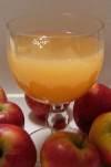 3. Apfelsaft/ Nektar Apfelsaft ist eine natürliche Flüssigkeit, die direkt nach dem Auspressen von Äpfeln entsteht und nach der Erhitzung in Flaschen abgefüllt wird.