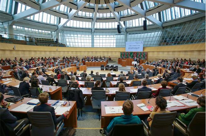 Umsetzungsstrukturen alle zwei Jahre Indikatorenberichte vom Statistischen Landesamt (IT.