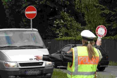 Verkehrskontrollen Orientiert an den Hauptunfallursachen und den Risikogruppen führten die Polizeibeamtinnen und -beamten im vergangenen Jahr zahlreiche Verkehrskontrollen durch.