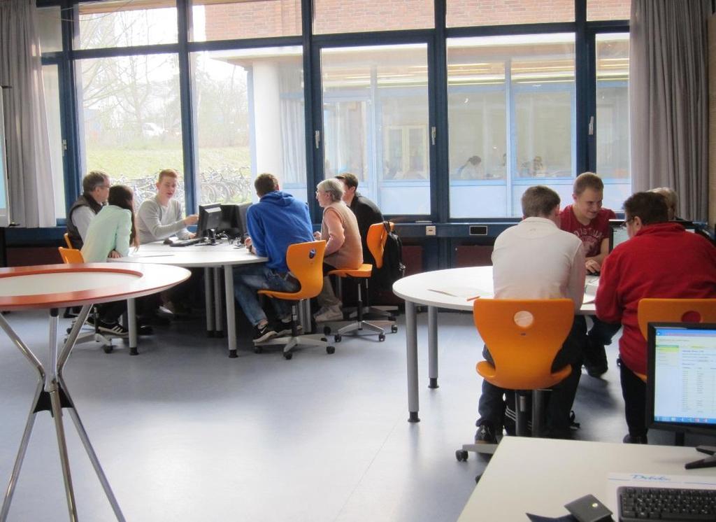 Unsere Schulung Schüler schulen Senioren Wir, die HB13B der BBS I in Lüneburg, haben am 05.03.2014, Senioren den Umgang mit dem Computer und dem Internet näher gebracht.