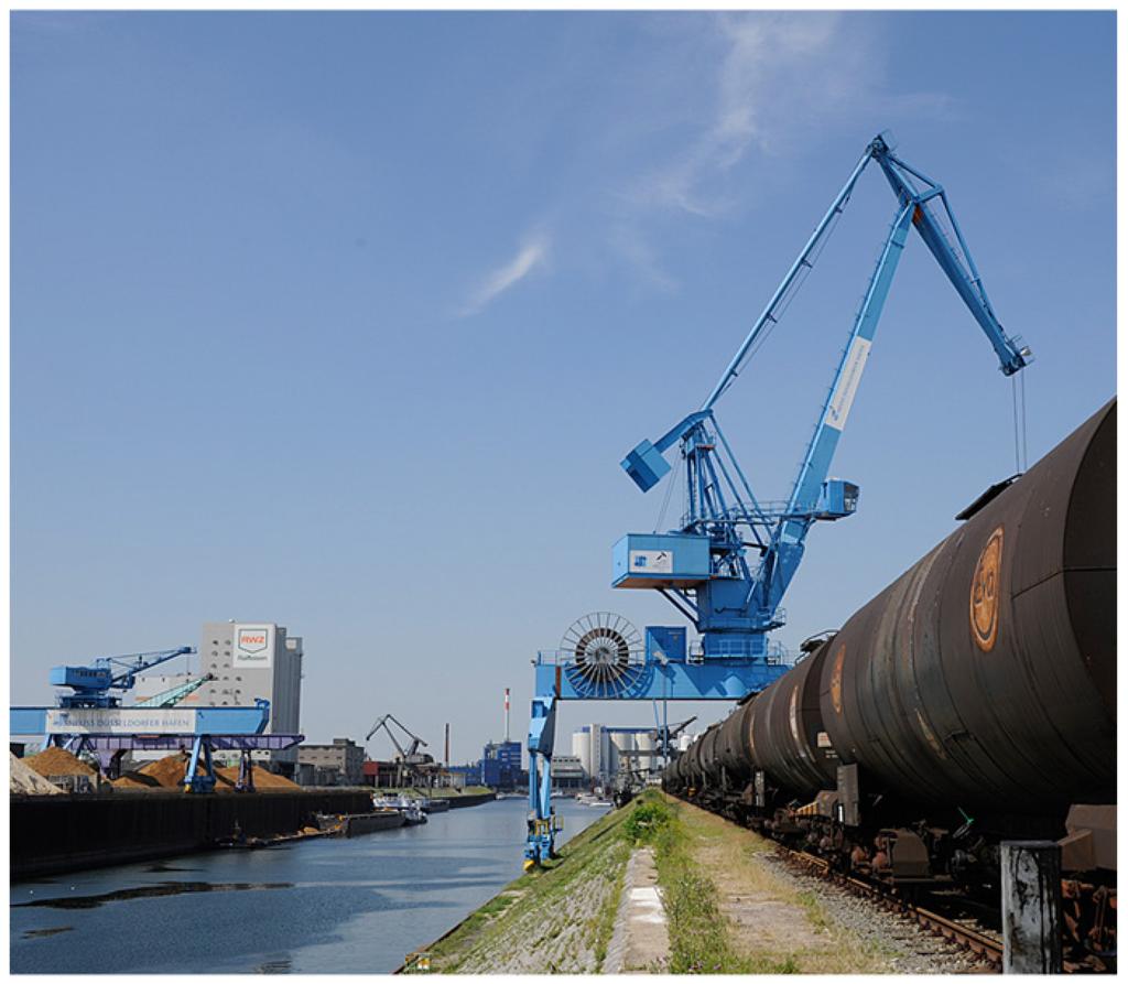 Einer der größten Binnenhäfen Europas Hafenlogistik 28,3 Millionen Tonnen umgeschlagene Güter 48