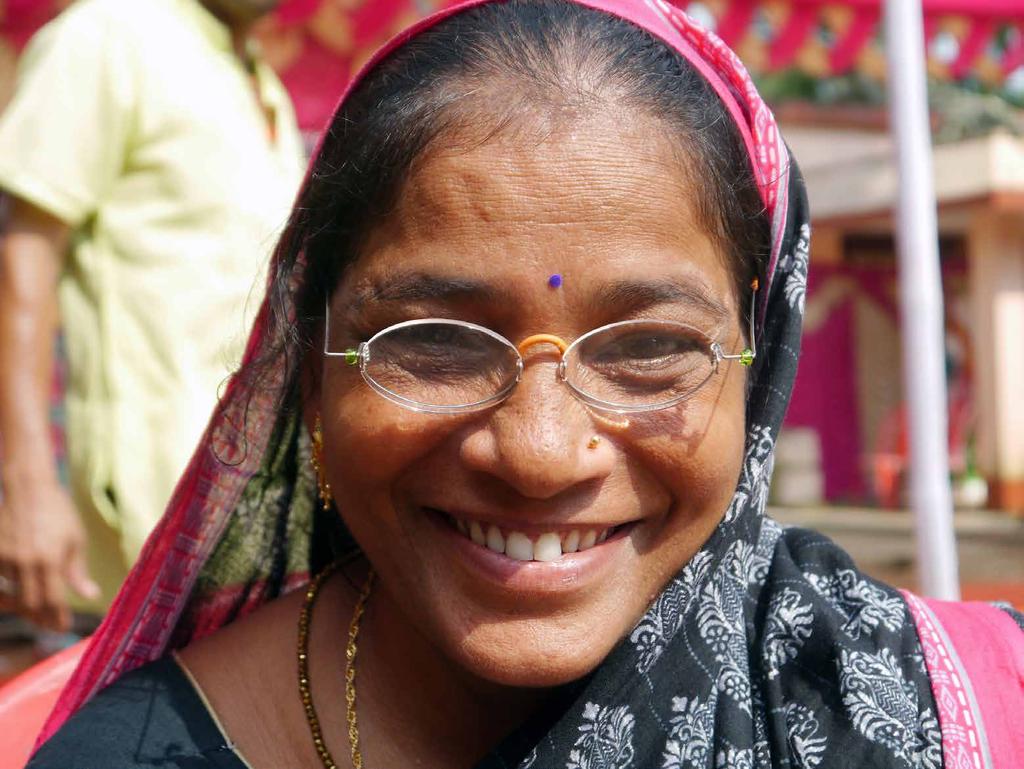 Indien Vor gut einem Jahr haben wir in Indien die ersten Brillenhersteller und Optiker ausgebildet.