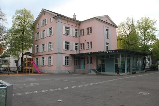 Betreuung und Schulsozialarbeit Die Schule Gutenberg-Zelgli ist eine freiwillige Tagesschule.