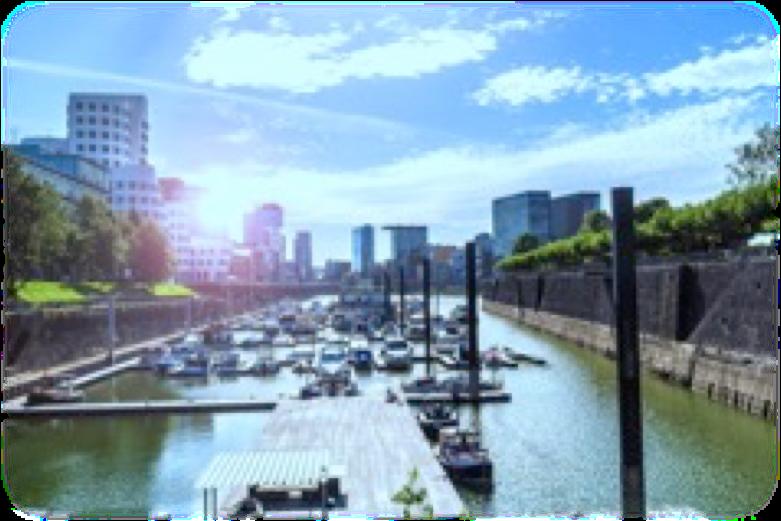 den Medienhafen 25-jähriges Firmenjubiläum Quelle: Hafenbild Düsseldorf-Hafen mit Sonne