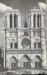 Notre Dame Westfassade Am besten kann man die West- bzw. Hauptfassade vom Paris, was soviel wie Vorplatz bedeutet, betrachten.