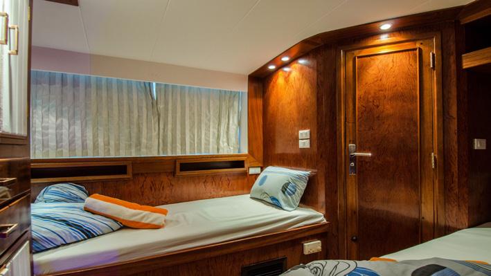 Das Schiff bietet 8 Zweibettzimmer Kabinen, alle mit eigenem Bad und Klimaanlage.