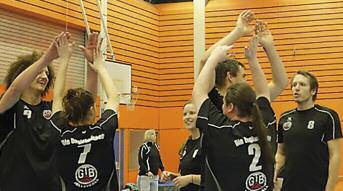Claudia Sahm Volleyballabteilung Januar 2016 Angriff der Unglaublichen gegen Betreutes Spielen, Bielefeld Wohl weil die Volleyballer so fleißig trainiert hatten, gab es schon vor den Feiertagen die