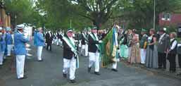 00 Uhr und gerne auch nach Vereinbarung! Parade vor der Hilda-Heinemann-Schule Bochum-Hiltrop und -Bergen erlebten am 19. und 20. 6. 2004 ein wahrhaft königliches Wochenende. König Heinz III.