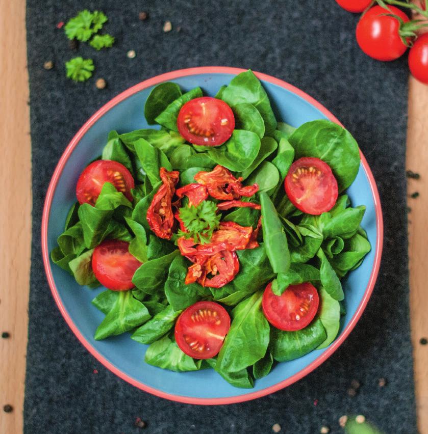 BLATTSALAT Blattsalat mit Crunchy Tomatoes Mediterran Unsere Mediterranen Tomaten-Chips eignen