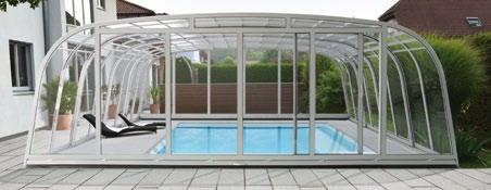 Der Innenraum ist flexible Innenraum ermöglicht ein Benutzen des Pools bei jeder Witterung mit genügend großzügig, mit einem