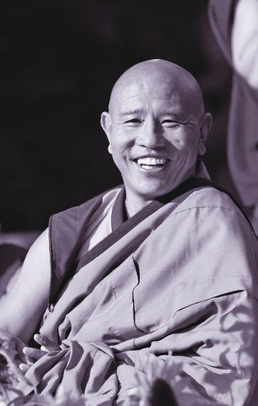 Vorschau VORSCHAU Besuch von Jhado Rinpoche im Frühjahr 2013 Christof Spitz Jhado Rinpoche ist einer der be deu - tendsten ge genwärtigen Meister im tibetischen Bud dhis mus.