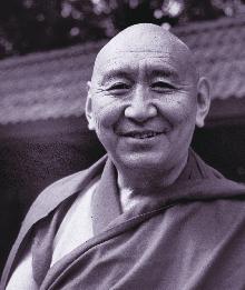 Lehrer und andere Referenten Tibetische Lehrer Lehrende Geshe Thubten Ngawang (1932-2003) war ein tibetischer Ge lehr ter und Meditationsmeister, der 1979 auf Wunsch S. H.
