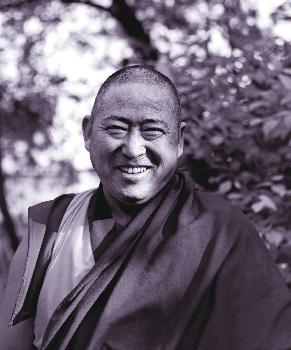 Er konzipierte speziell für den Westen das Systematische Studium des Buddhismus, das neben dem Beruf be legt werden kann. Viele Lehr veran staltungen basieren auf seinen Unterweisungen.