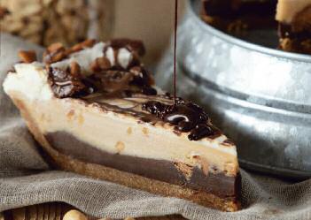 104491 4 x 1850 g, Ø 24 cm Chocolate Peanut Butter Pie Der bekannte Candy-Riegel in Kuchenform, dunkle Schokolade und Erdnussbutter, gefüllt mit
