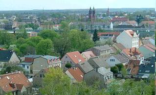 1. Ortsbeschreibung und Infrastruktur Die Stadt Luckenwalde befindet sich ca. 50 Kilometer südlich von Berlin und Potsdam, der Landeshauptstadt Brandenburgs, im Landkreis Teltow Fläming.
