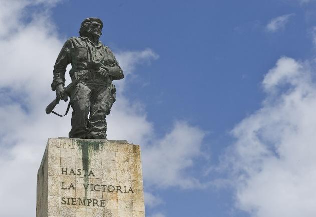 6. Tag: Auf den Spuren Che Guevaras Durch die Ausläufer des Escambray-Gebirges fahren Sie heute nach Santa Clara im Zentrum Kubas.