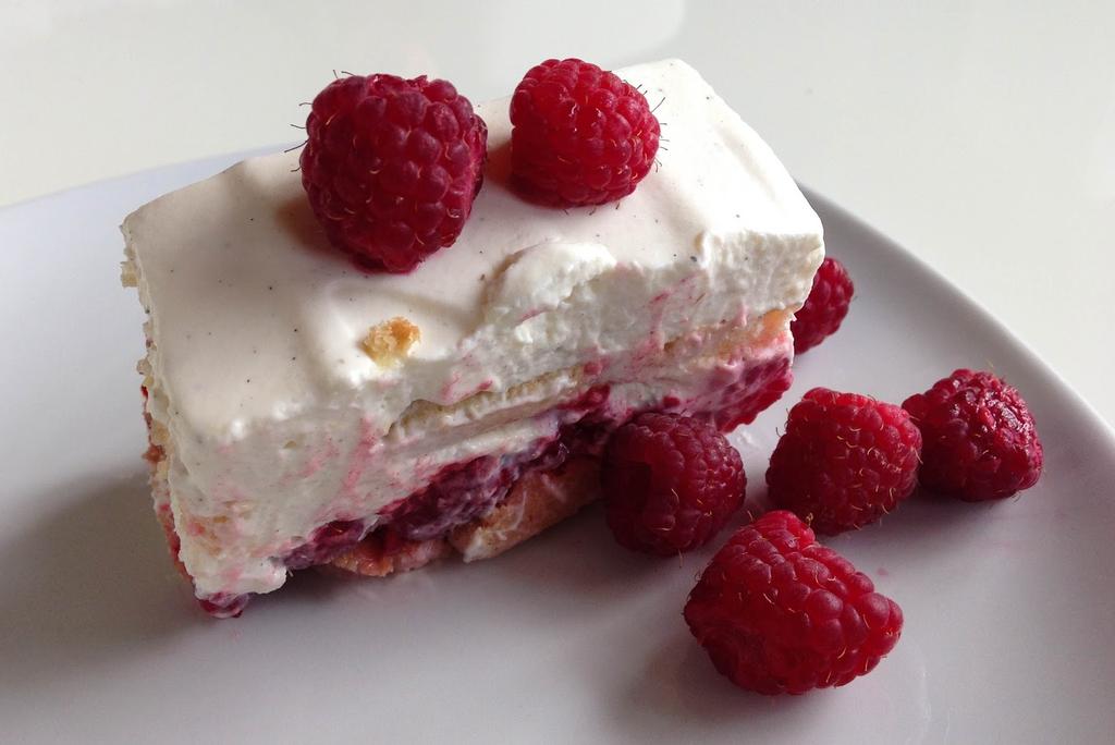 Vorgehen: Als erstes den Dessert zubereiten, eine Stunde in den Tiefkühler und dann in den Kühlschrank stellen.