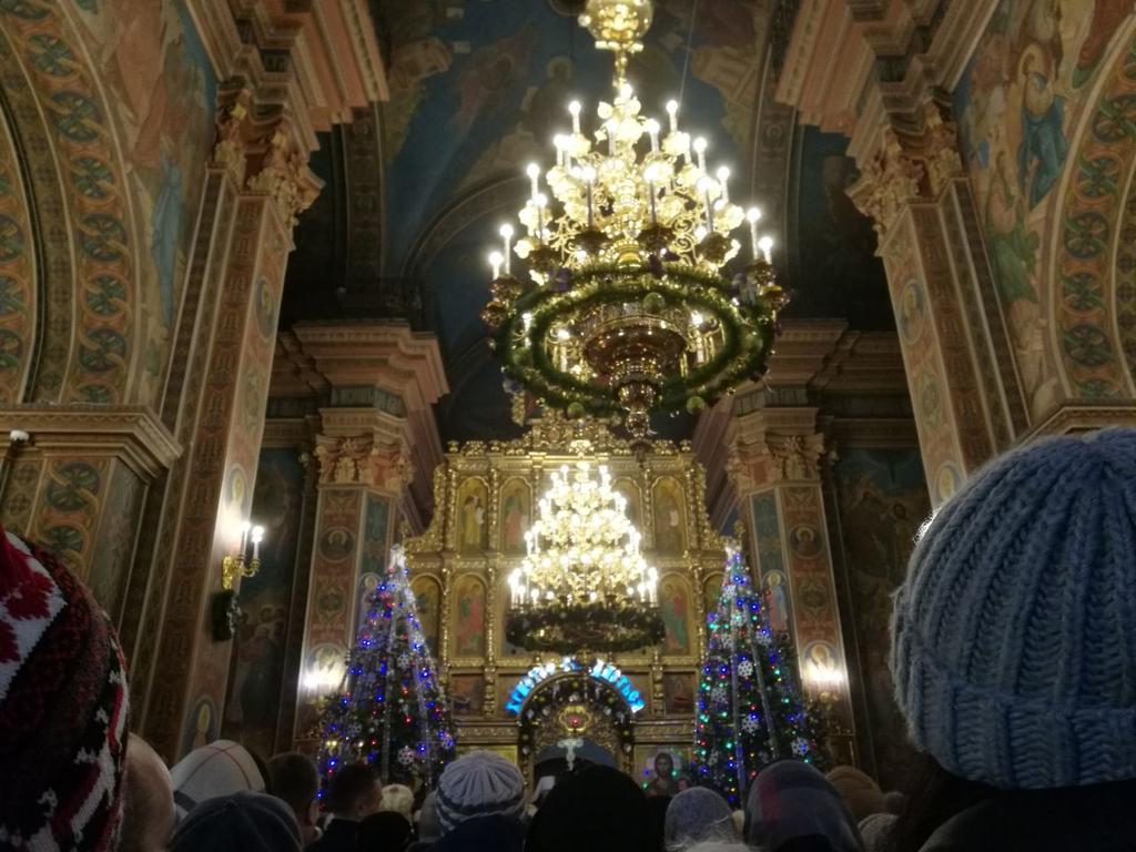 Beendet wurde die Weihnachtszeit mit Epiphanias, auf ukrainisch Водохреща. Am 19.01. in Deutschland der 6.01. wird nicht nur die Ankunft der Heiligen drei Könige gefeiert sondern auch die Taufe Jesu.