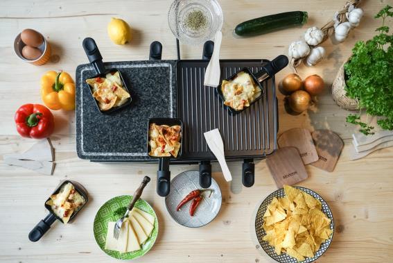 Raclette-Pfännchen mit Tortillachips, Jalapeños, Raclettekäse Zutaten: 12 Scheiben (ca.