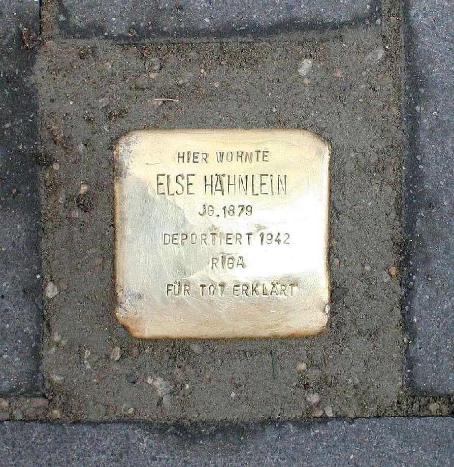 Das Projekt Stolpersteine Foto des verlegten Stolpersteins mit