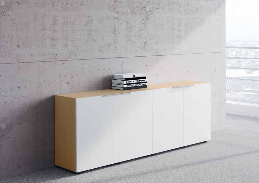 Sideboard Site, Eiche hell, Lack weiß. Sideboard Site, oak light, lacquer white.