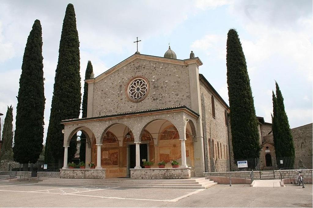 Madonna dell Frassino einen kurzen Halt machten, um das Pilgerheiligtum zu