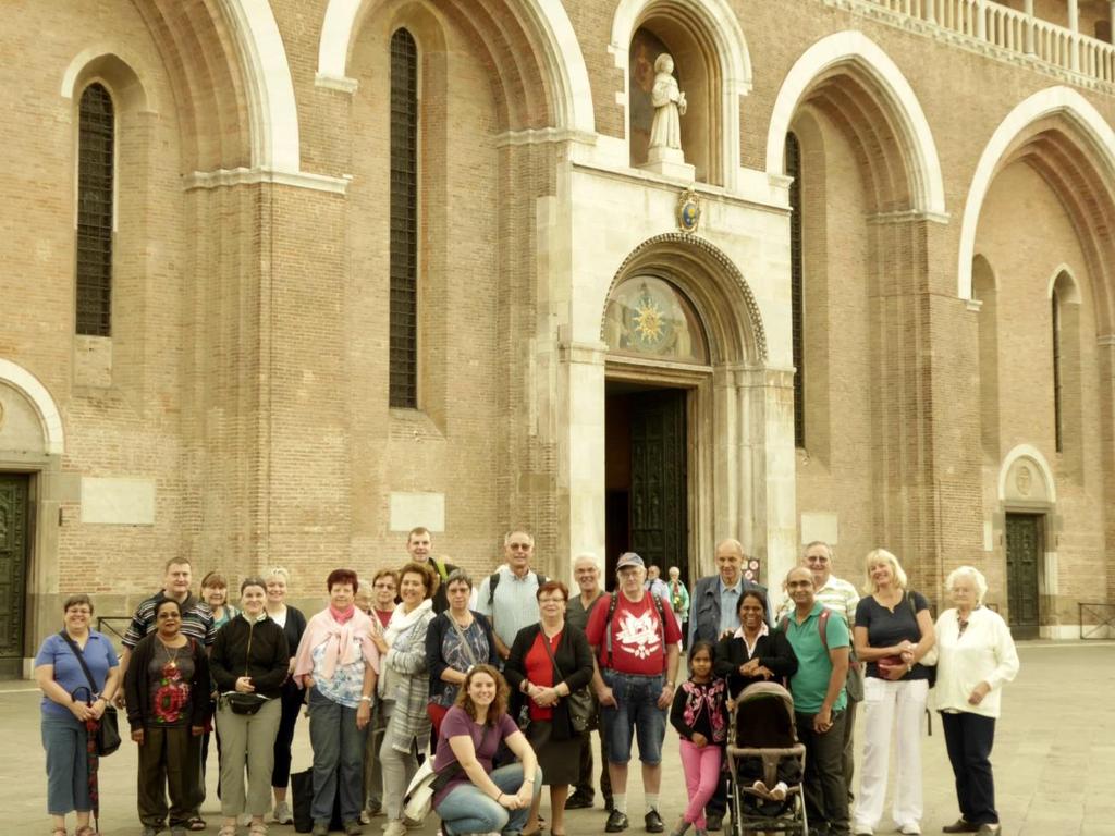 Nach einem gemeinsamen Gruppenfoto auf dem Platz vor der Basilika konnte nun jeder Pilger die Stadt für sich selbst