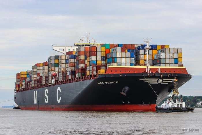 Verletzungsfall Containerschiff mit schutzrechtsverletzender Ware kommt in Hamburg an Szenario 1) bezweckte Einfuhr in die EU Überführung in den