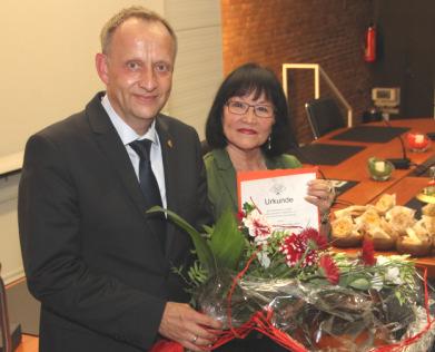 (Foto unten links) An der feierlichen Zeremonie im Ludwig Winter Zimmer des Braunschweiger Rathauses nahmen auch die Braunschweiger Vorstands-mitglieder Dr.