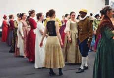 Renaissance-Tanz Rekonstruierte Schrittfolgen werden in zwei Klassen unterrichtet. Die Besonderheit: Wir tanzen zu Live-Musik von der Laute.