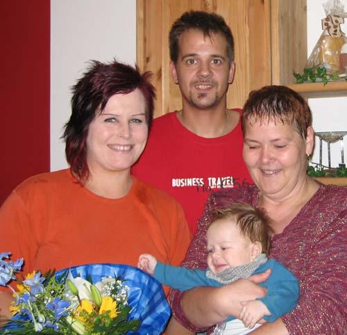 Geburt von Christoph Oberaigner Die Gemeinde Zeillern gratulierte im Sommer 2006 der Familie Oberaigner, Phyra 208, zur Geburt ihres Sohnes Christoph recht