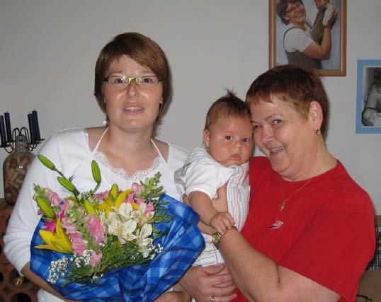 Geburt von Leonie Hinterholzer Frau GR Renate Haimberger gratulierte im Namen der Gemeinde Zeillern der Familie
