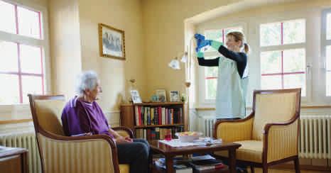 Schwerpunkt 1: Wohnen im Alter Vielen älteren Menschen wird das eigene Haus oder die Wohnung mit zunehmendem Alter zu gross und zu aufwändig in der Bewirtschaftung.
