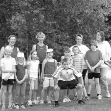 Neben Laufspielen und Übungen auf der Finnenbahn wurde auch gebastelt. Im Vordergrund stand aber der Sport. Es wurde auf das unterschiedliche Leistungsvermögen der Kinder eingegangen.