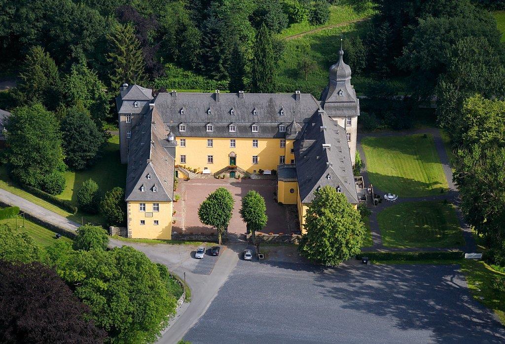 DEUTSCHLAND Schloss Melschede: Yoga und Meditation im Sauerland D E T A I L P R O G R A