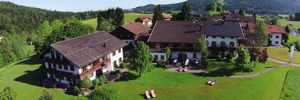 HERZLICH WILLKOMMEN Der Heißenhof in Inzell Eingebettet in die herrliche Kulisse der Chiemgauer Bergwelt, verbindet der Heißenhof moderne Ausstattung und bayerische Gastlichkeit.