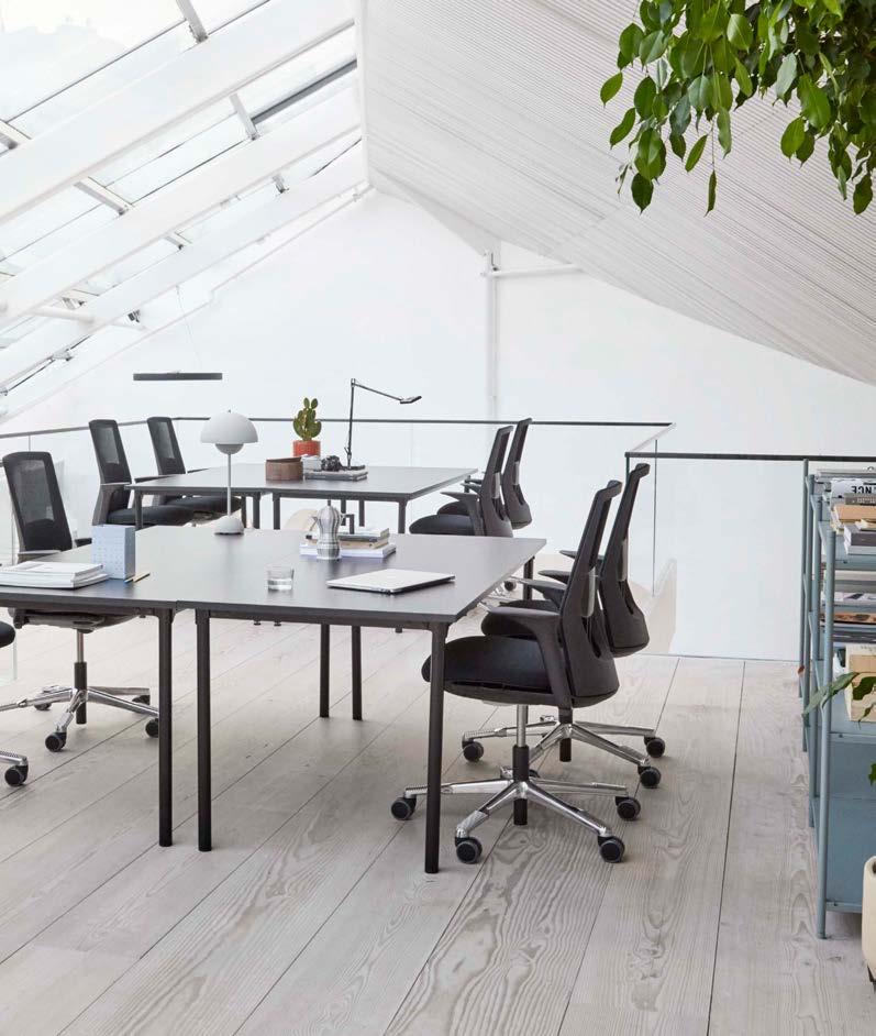 Als leistungsstarker Bürostuhl unterstützt der HÅG Futu Sie dabei auf alle dynamischen Entwicklungen perfekt vorbereitet zu sein und fokussiert zu arbeiten.