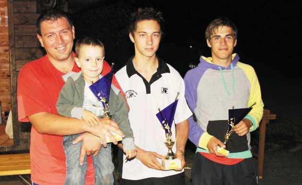 ) sind die Sieger des jährlichen Turniers des Tennisclubs Holzschlag, das am 14.