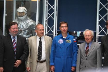 Wolkow die beiden deutschen Astro- und Kosmonauten Hans Schlegel und Sigmund Jähn auch ein sehr interessantes Vortragsprogramm angesagt, welches auf der Webseite