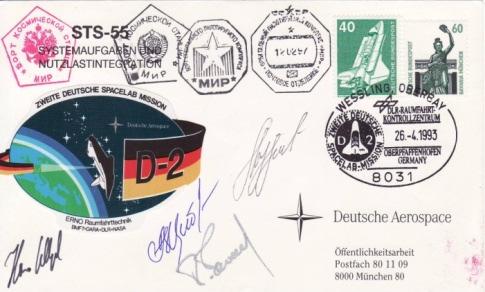 Hans Schlegel war auch Mitglied der deutsch/amerikanischen D-2 Mission und danach der Ersatzmann von Reinhold Ewald bei der deutsch/russischen Mir- 97 Mission.