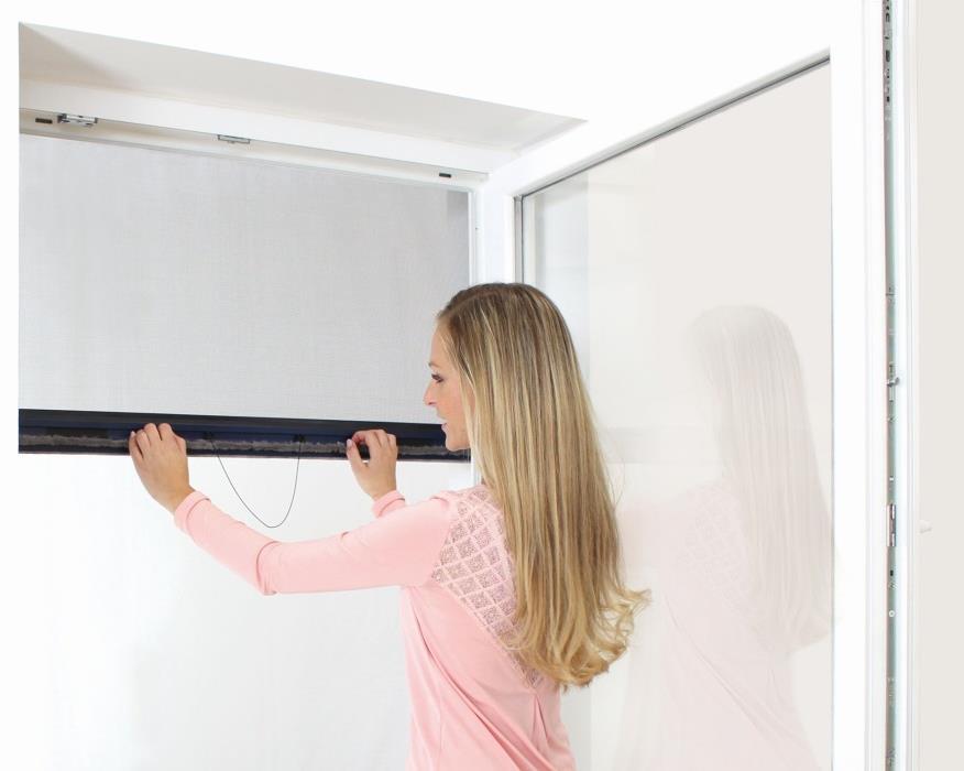 Insektenschutz für Fenster In Neu- und Bestandsbauten, die erstmalig mit Sonnenschutzsystemen ausgestattet werden, empfiehlt sich für Fenster ein integriertes Insektenschutzrollo.