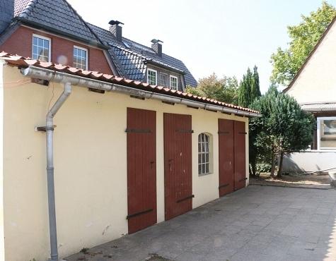 Freistehendes Einfamilienhaus mit Nebengebäude in bahnhofsnaher Lage zu verkaufen!
