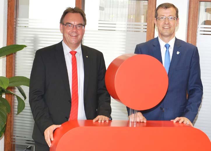 Jörg Welter, Vorstandsmitglied der Sparkasse Neunkirchen, und Klaus Häusler, Geschäftsführer der Wirtschaftsförderungsgesellschaft, tauschen sich regelmäßig über aktuelle Themen aus.