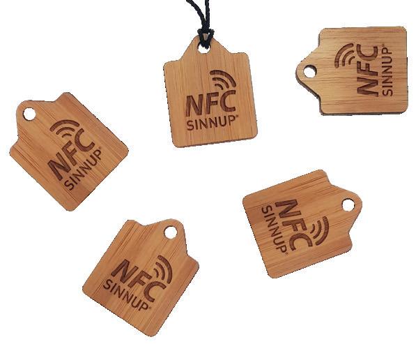 WLAN verbinden NFC Schlüsselanhänger Hochwertige Holzformen mit vielen digitalen