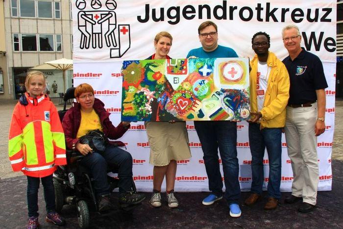 "Die Welt ist bunt!": Action Painting in Würzburg Kick-Off: Buntstifter-Kongress am 7./8. Juni 2014 in Berlin Rund 150 Jugendliche tauschten sich über Vorurteile, Stereotypen und Diskriminierung aus.