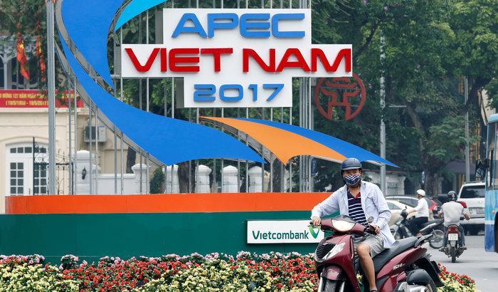 Mittlerweile genießt die Sozialistische Republik Vietnam international große Anerkennung 2017 richtete sie das Treffen der Asiatisch-Pazifischen Wirtschaftsgemeinschaft, APEC, aus (Hanoi, 17.5.