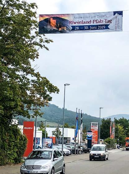Sponsoring-Paket Straßenbanner Ihr Logo während des Festwochenendes über der Festumzugsstrecke des Rheinland-Pfalz-Tages (max. fünf Logos je Banner) Paketpreis: 2.