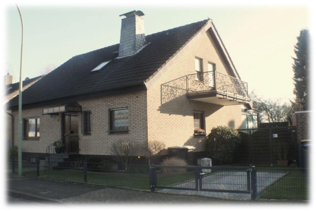 Diese schöne Immobilie befindet sich am unteren Niederrhein in dem gemütlichen Städtchen Neukirchen-Vluyn, im Ortsteil Neukirchen.